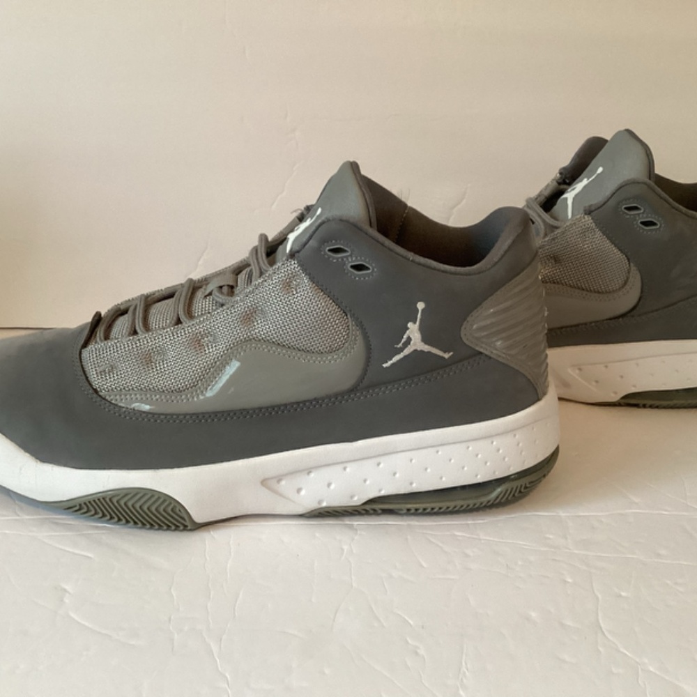 Mens Jordon Max Aura 2 Cool Grey
